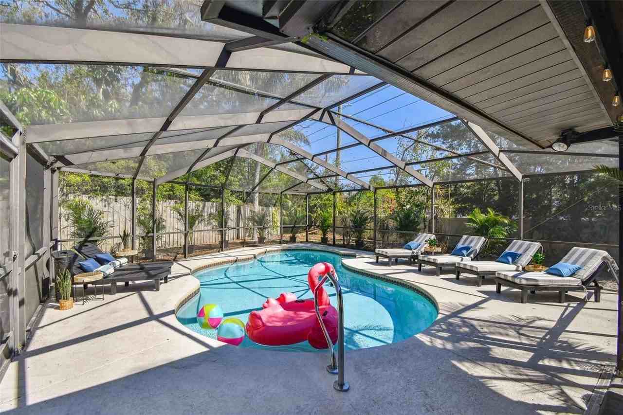 380 Fernshire Ct - Photo 3 of 34