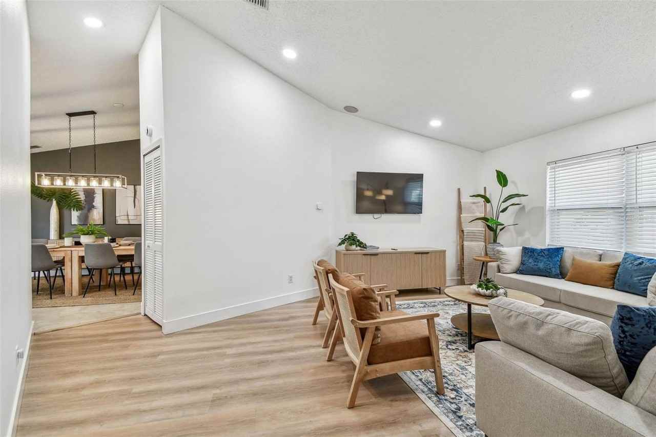 380 Fernshire Ct - Photo 4 of 34