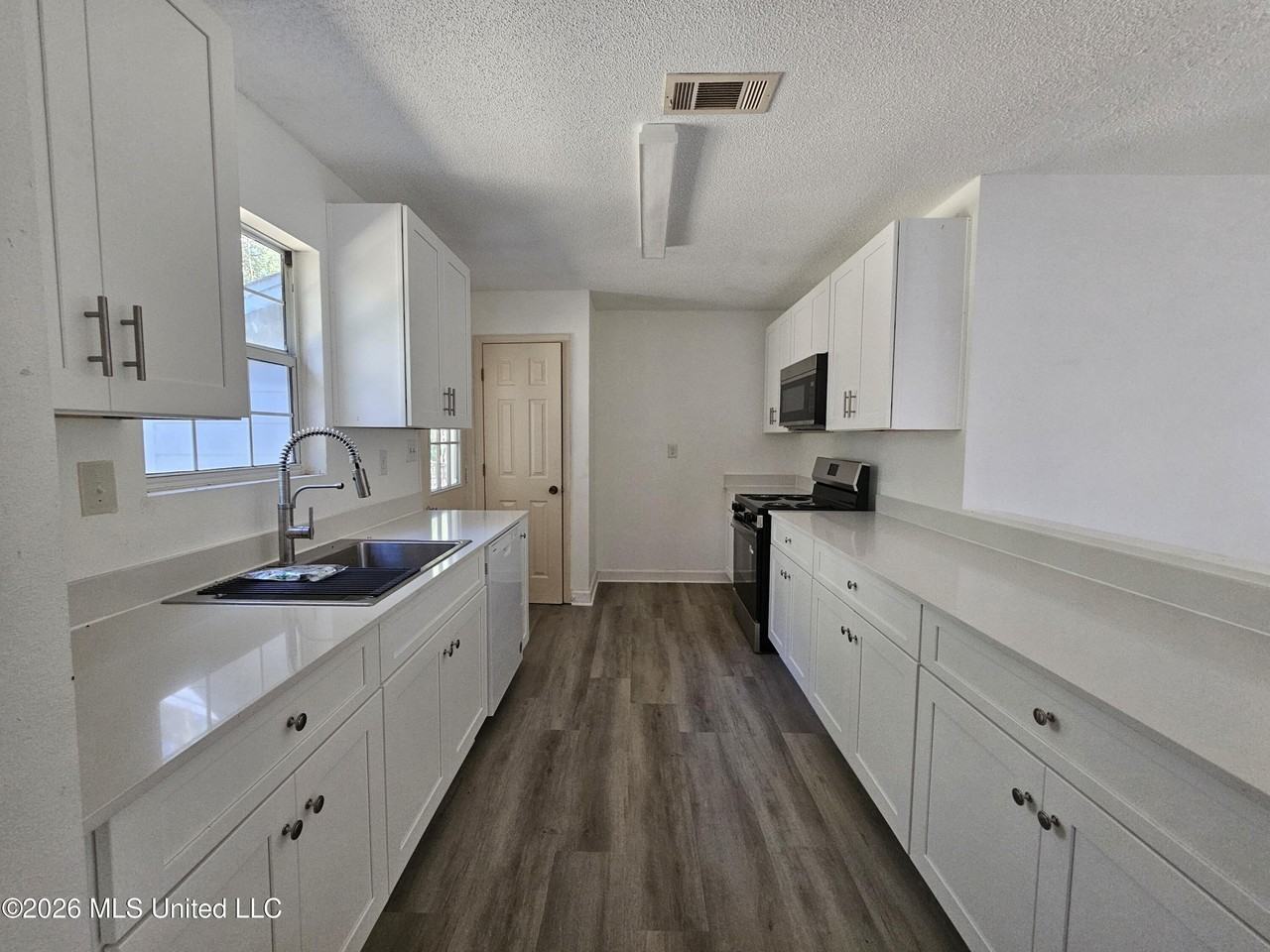 6141 Church Rd - Photo 3 of 16