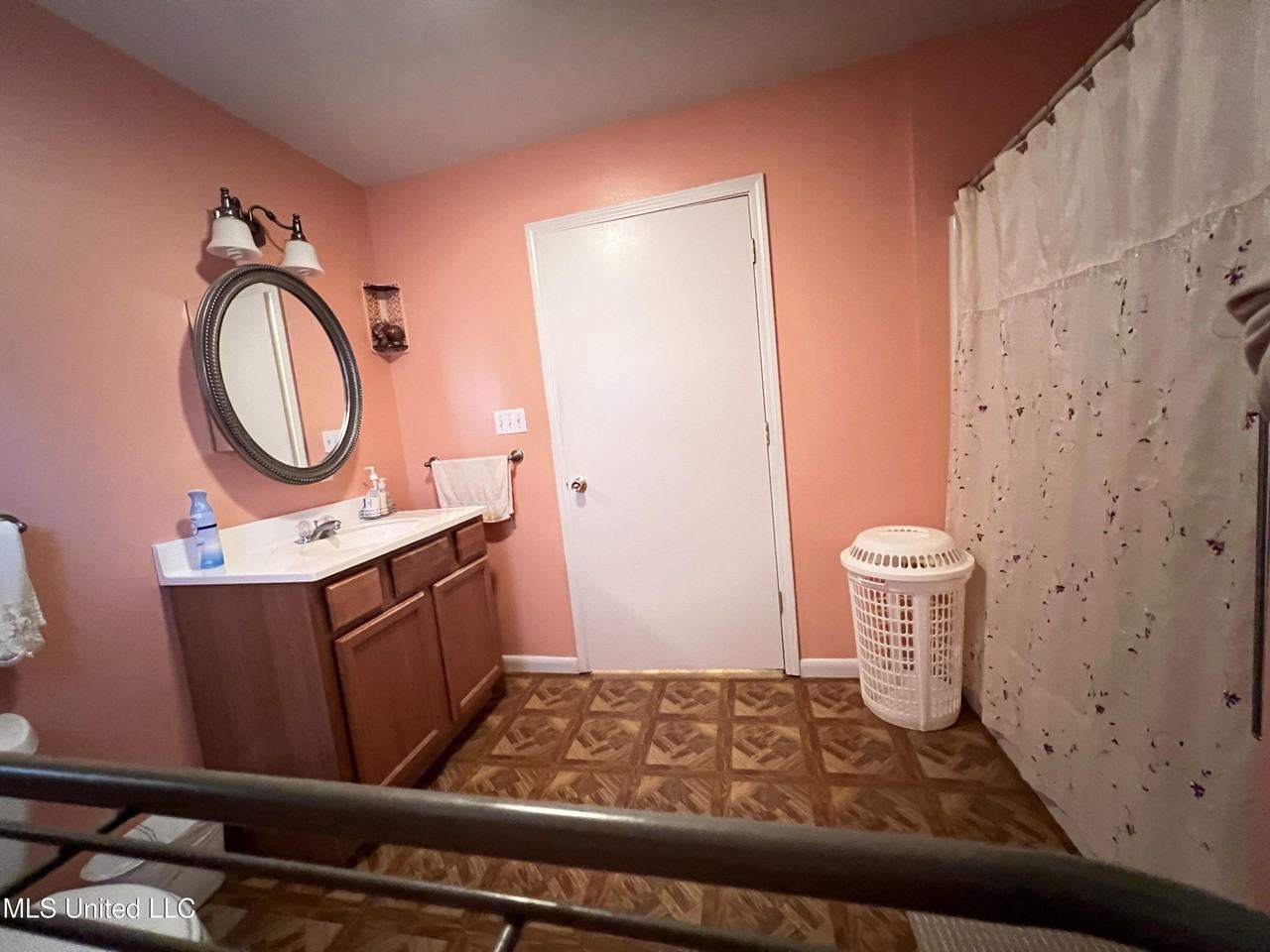 605 Victoria St - Photo 6 of 13
