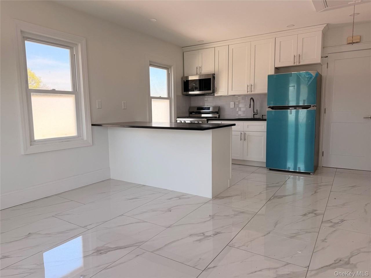 218-35 appt B 104 Avenue - Photo 4 of 7