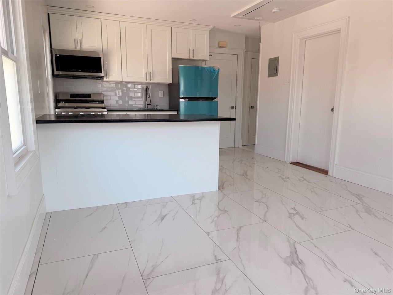 218-35 appt B 104 Avenue - Photo 6 of 7