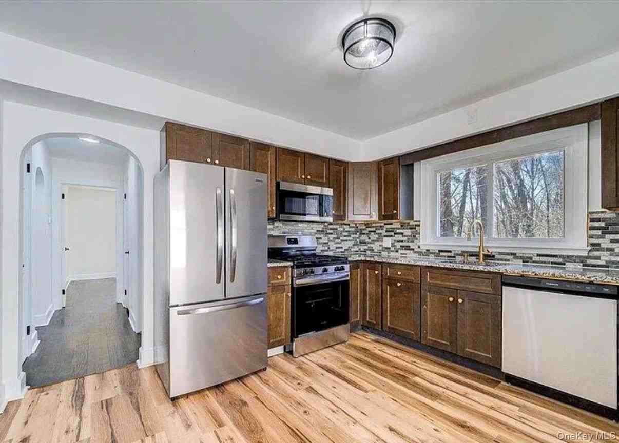 63 Fairview Ave - Photo 5 of 28
