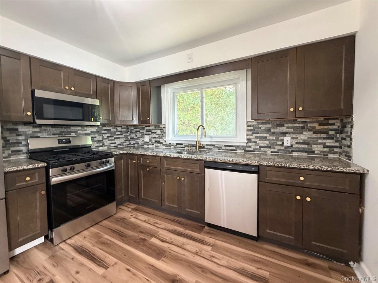 63 Fairview Ave - Photo 7 of 28