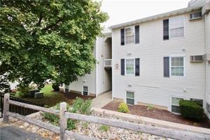 featured image of 25 Lexington Hl #10
