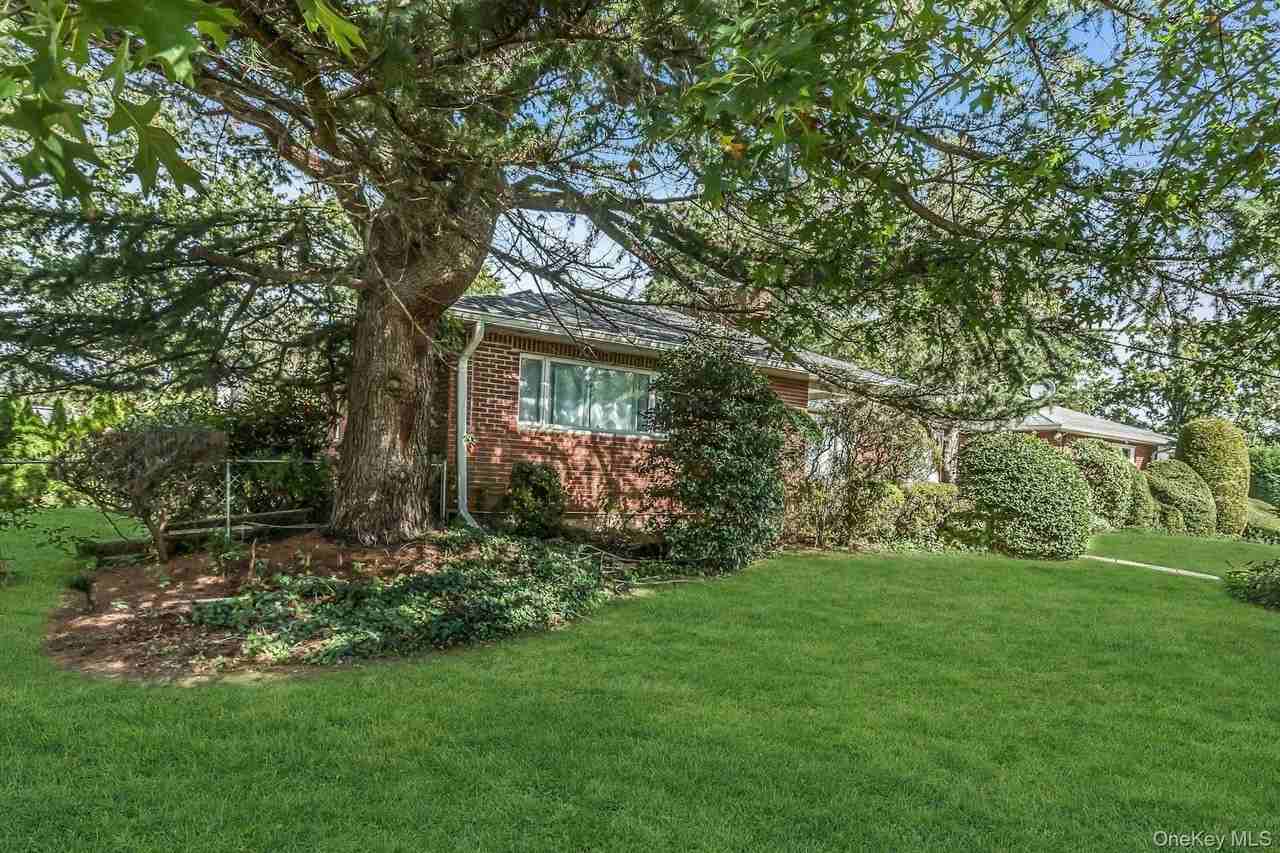 260 Oakridge Ln - Photo 4 of 40