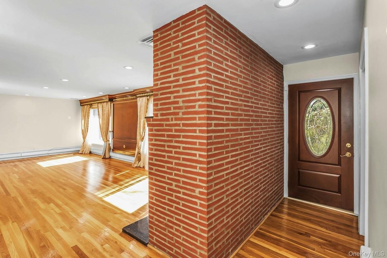 260 Oakridge Ln - Photo 6 of 40