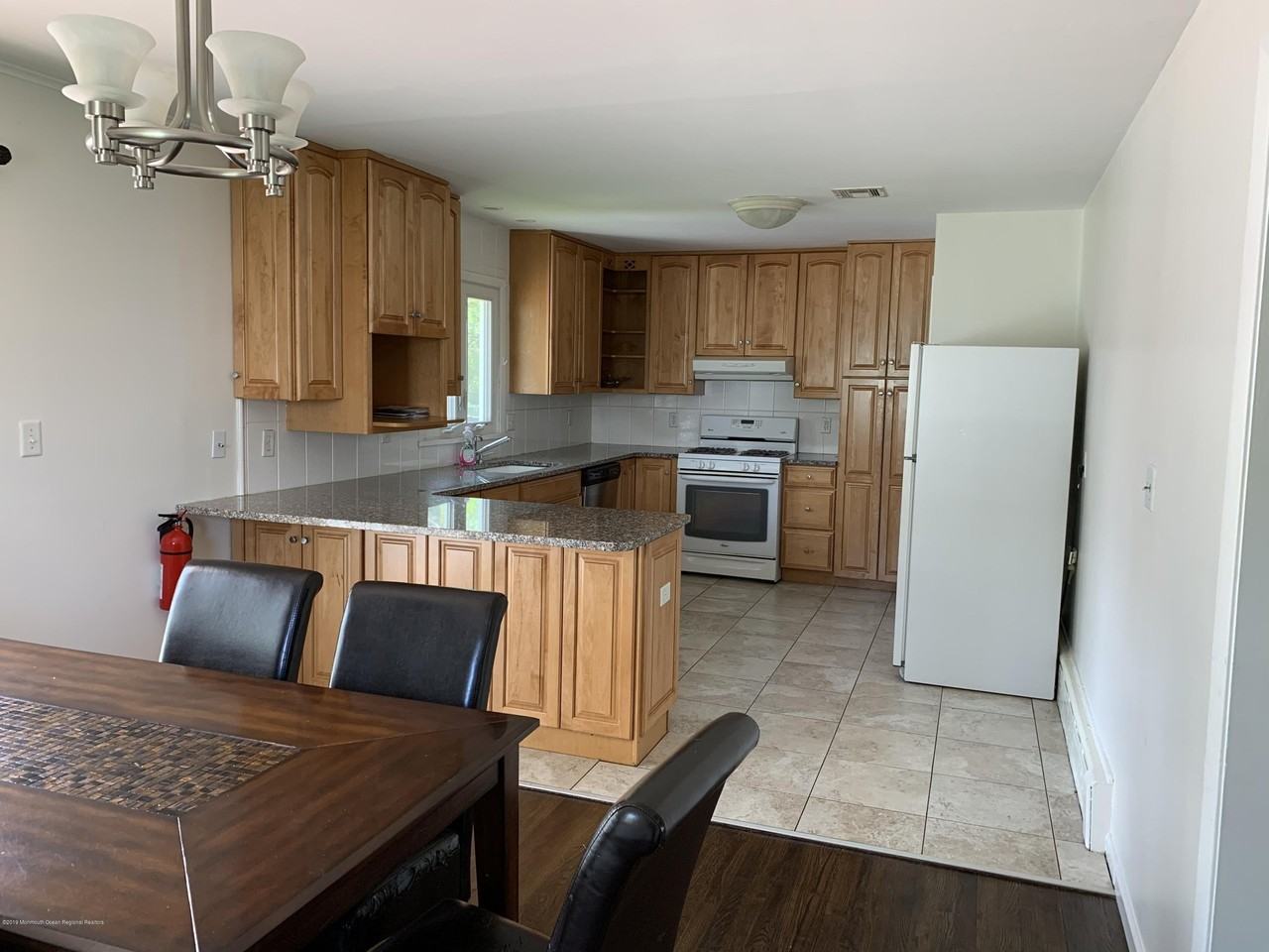 135 Ampere Ave - Photo 4 of 26