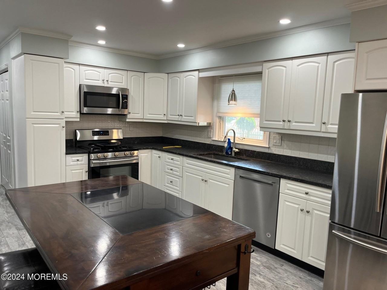 106 Pear St - Photo 5 of 20