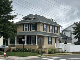 featured image of 207B Bridge Ave
