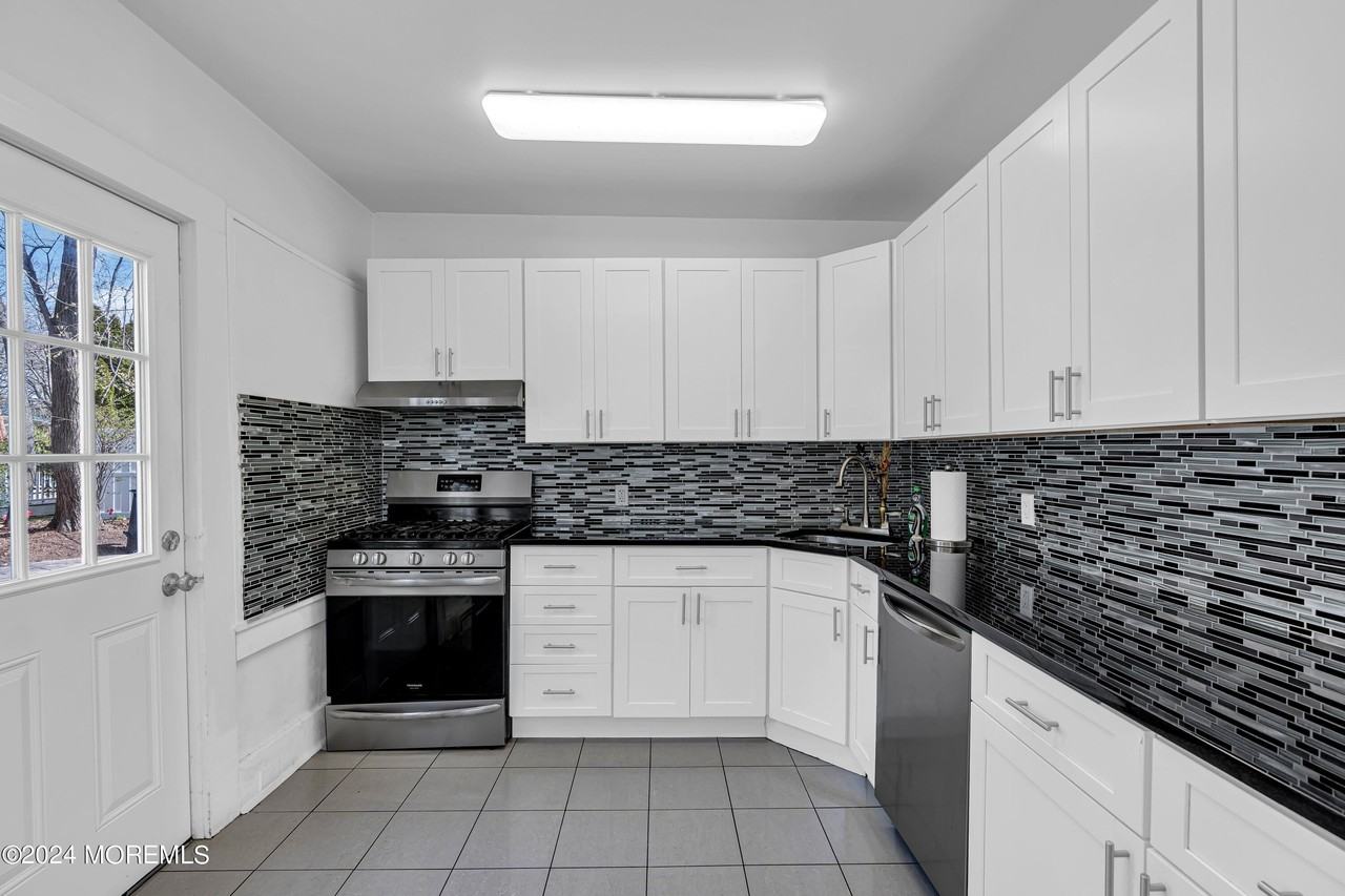17 Lakeview Rd - Photo 2 of 30