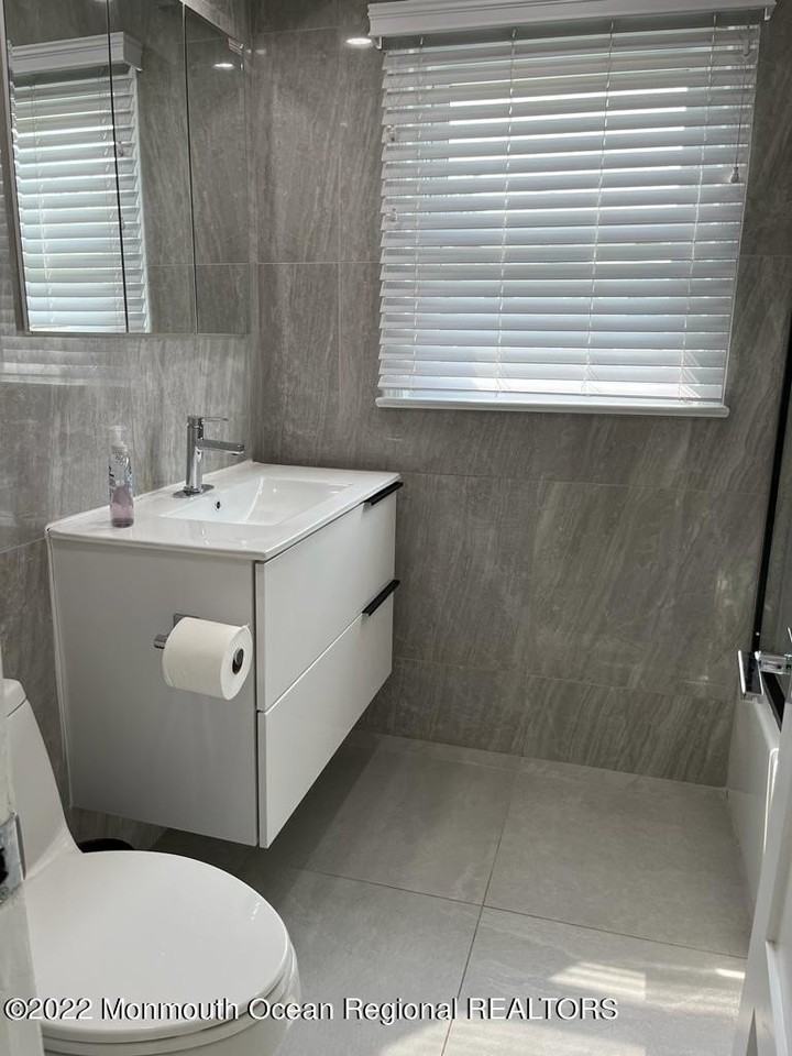 279 Lake Ave - Photo 7 of 18