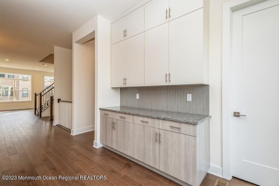 3 Blaisdell Ct - Photo 3 of 32