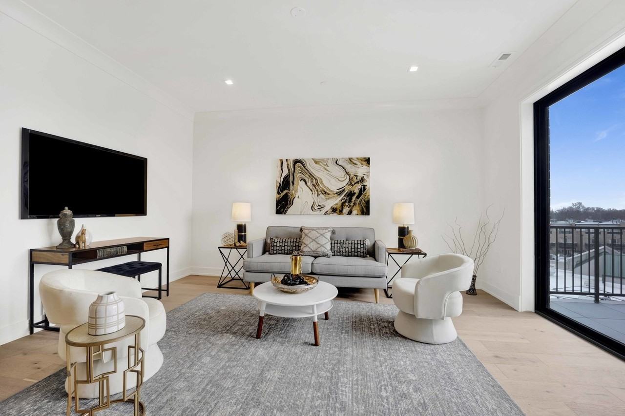5630 N Broadway St #5W - Photo 2 of 23
