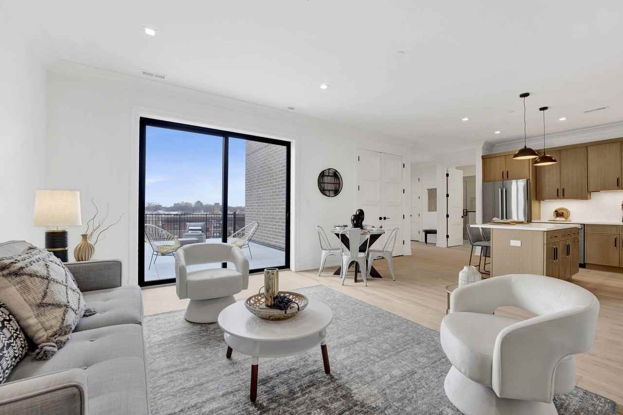 5630 N Broadway St #5W - Photo 4 of 23