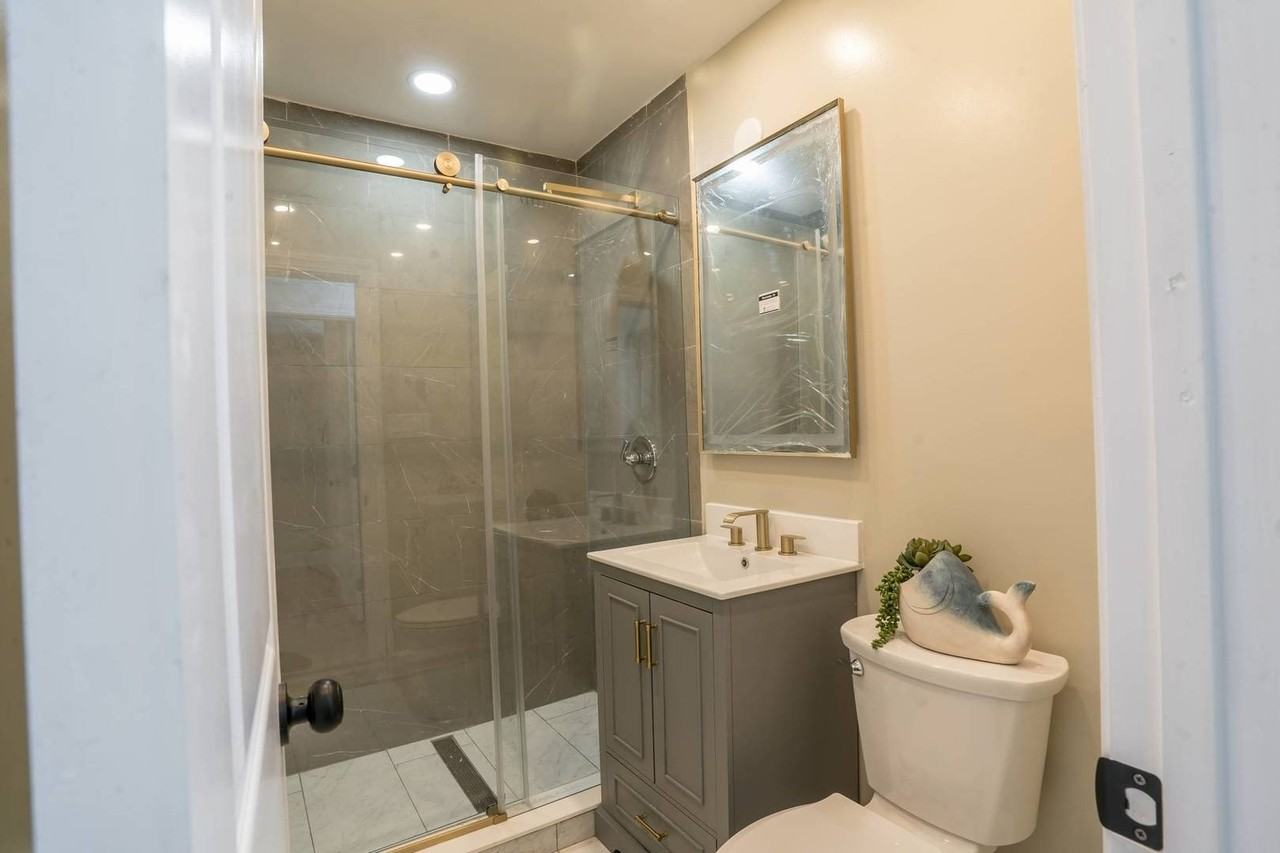 11024 Oxford Ave - Photo 6 of 18