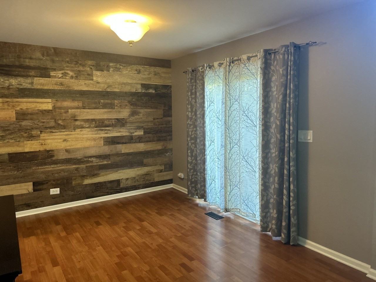 327 E Tall Oaks Ln - Photo 2 of 11