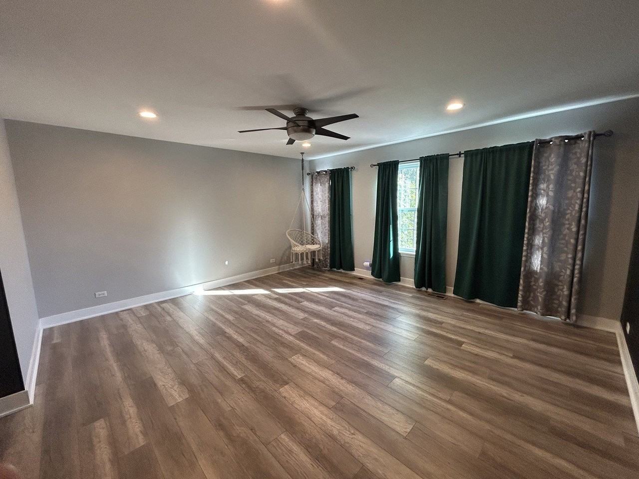 327 E Tall Oaks Ln - Photo 4 of 11