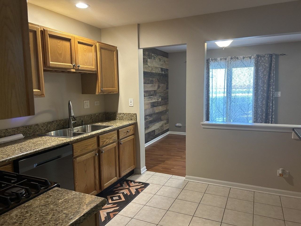 327 E Tall Oaks Ln - Photo 7 of 11