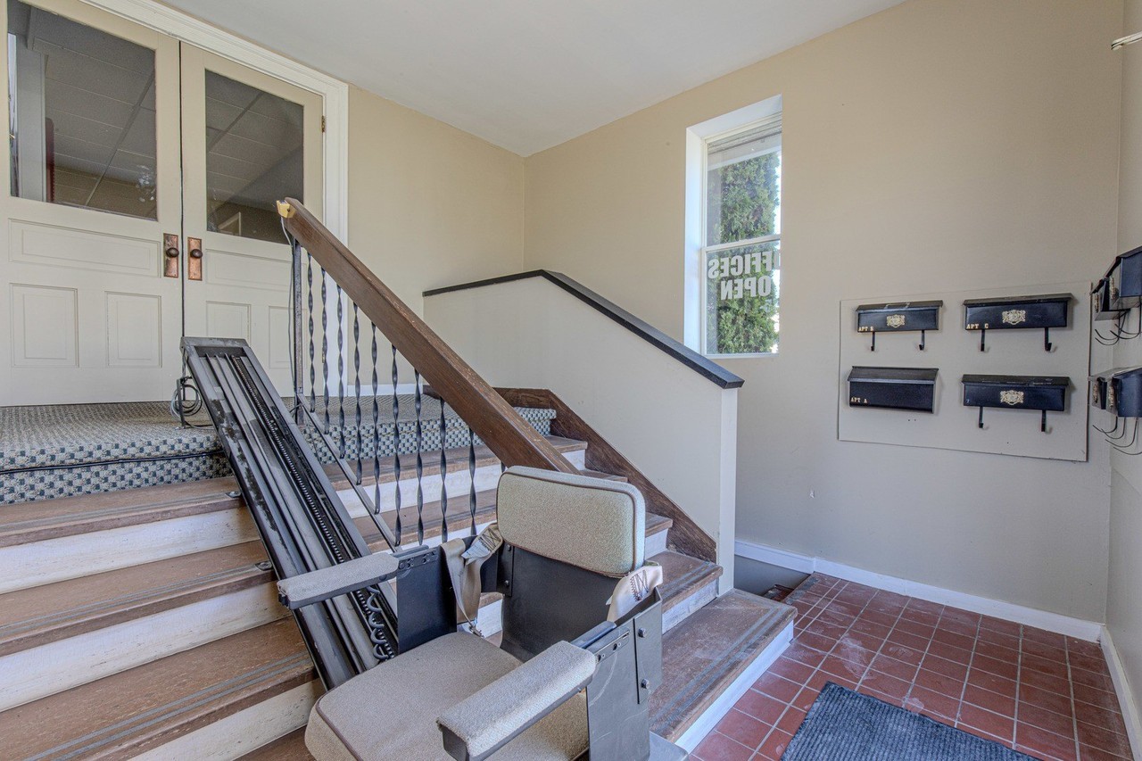 400 N Main St - Photo 2 of 19