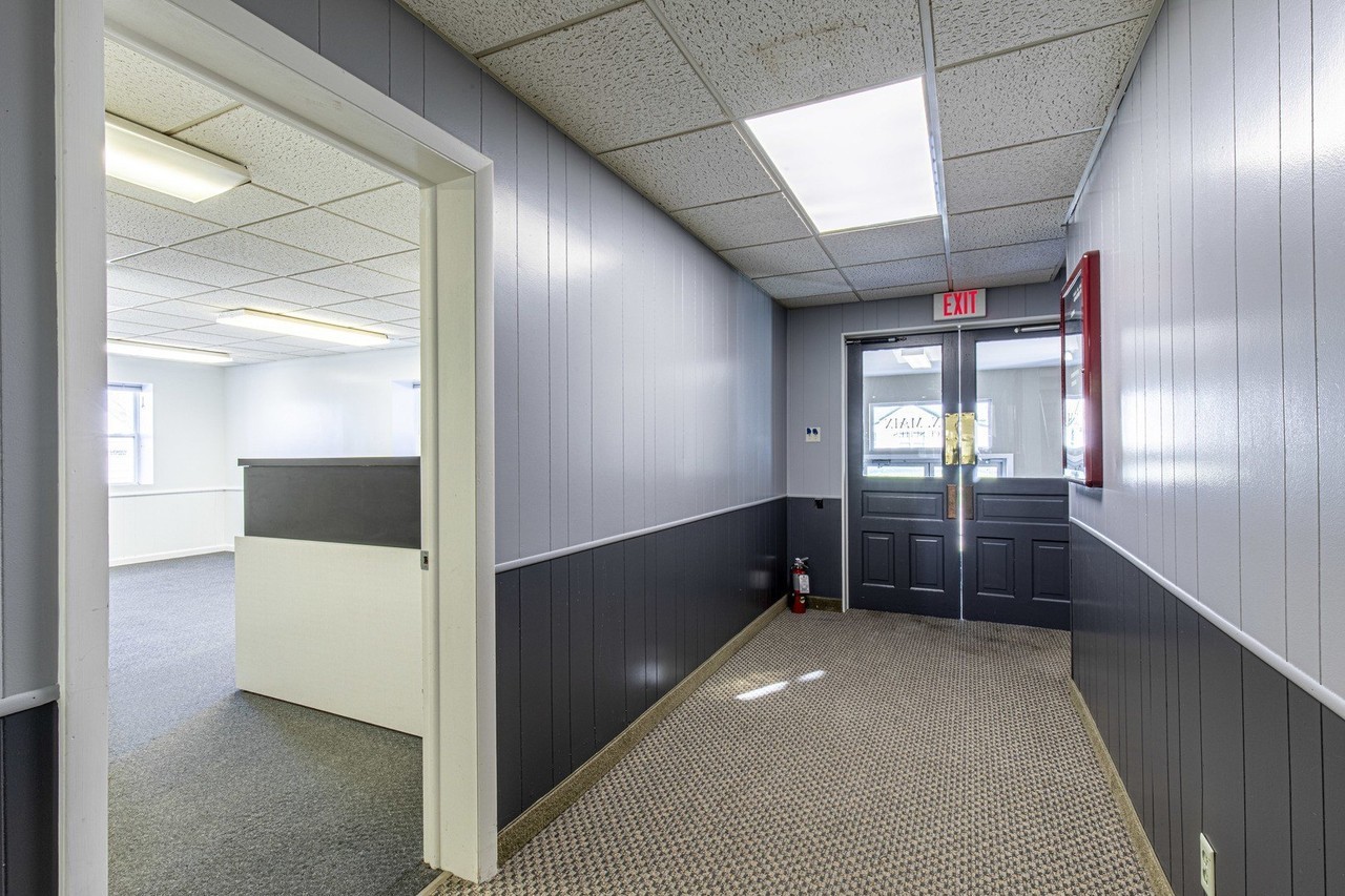 400 N Main St - Photo 3 of 19