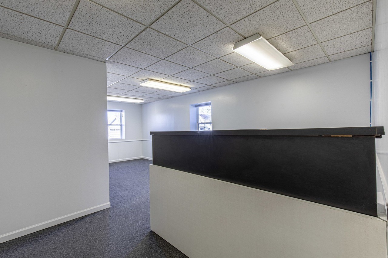 400 N Main St - Photo 5 of 19