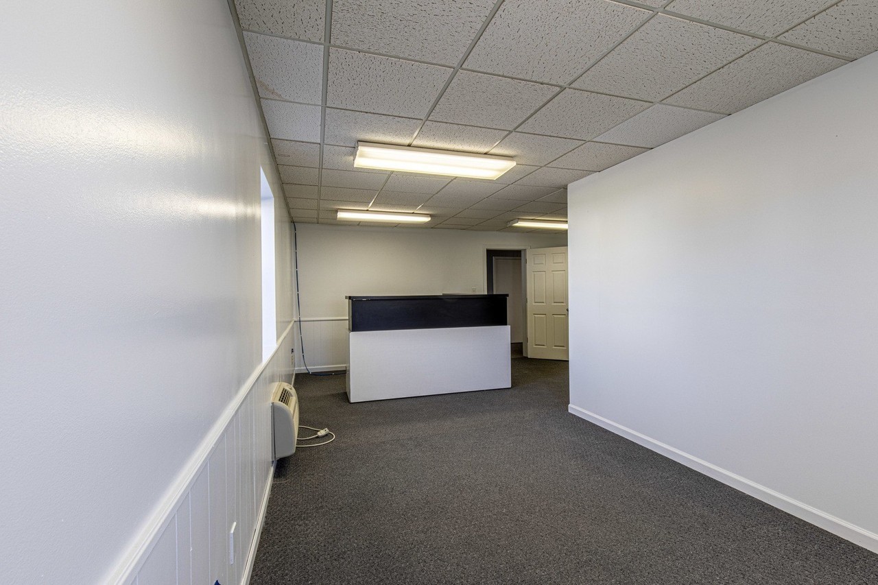 400 N Main St - Photo 6 of 19
