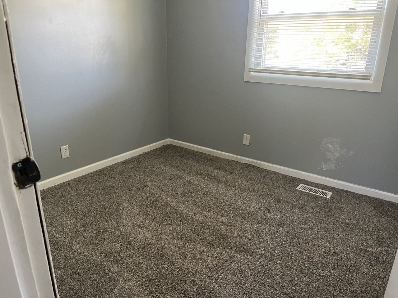 178 Valley Dr - Photo 5 of 10