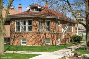 featured image of 5003 N Hamlin Ave
