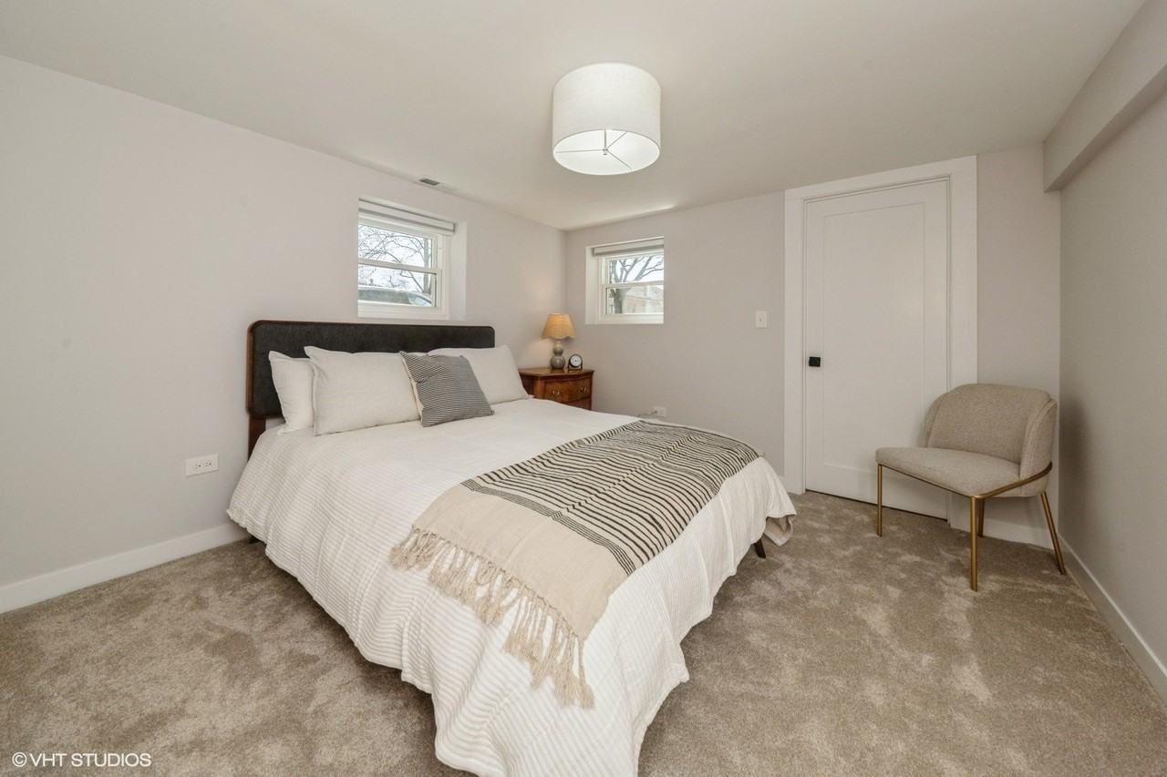 5003 N Hamlin Ave - Photo 7 of 22