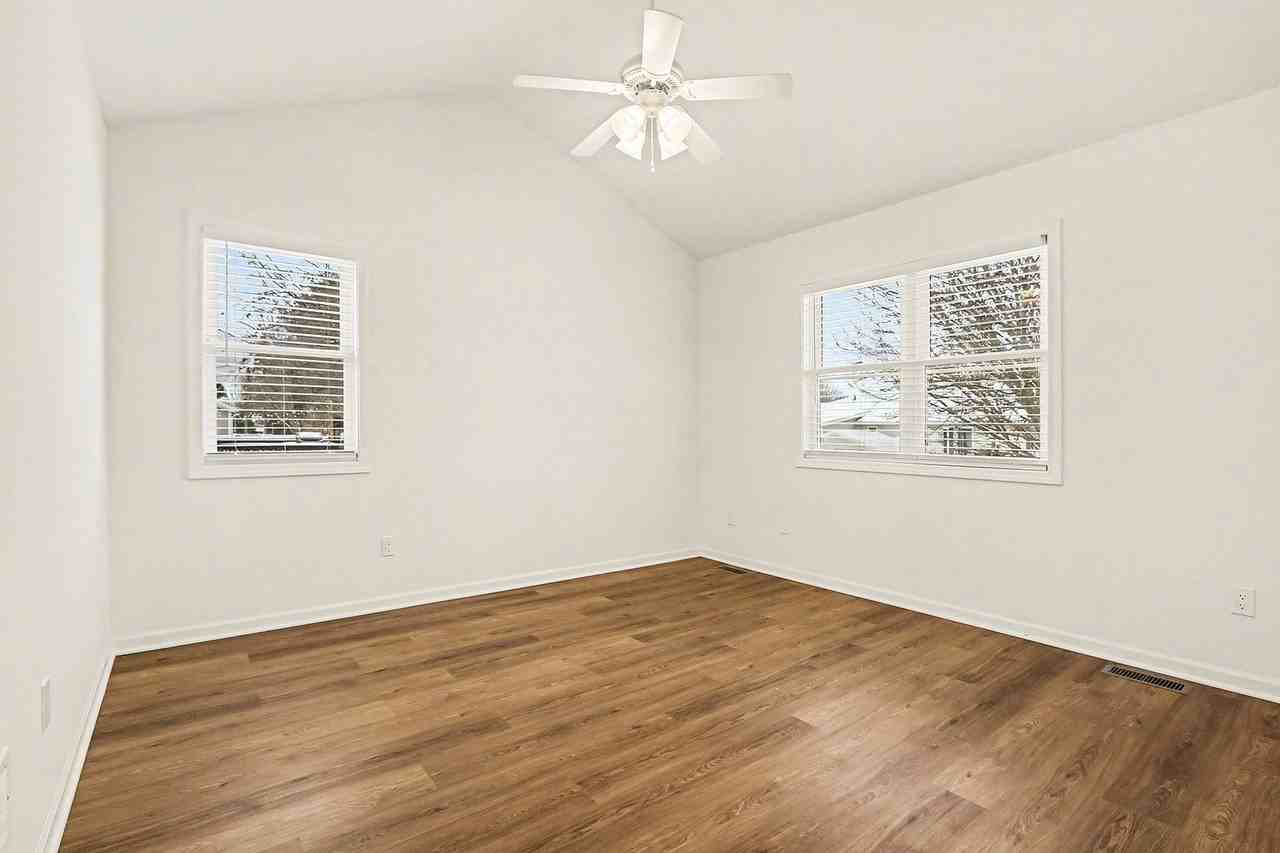 408 Jackson St #B - Photo 4 of 16