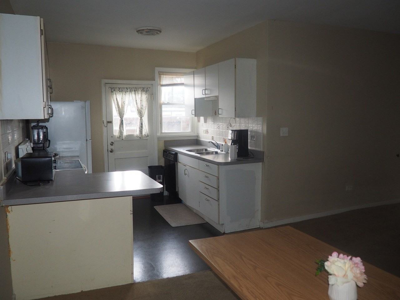 9911 W 143rd St #1 - Photo 7 of 8