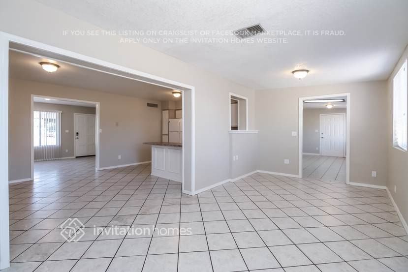 5136 N 78th Ave - Photo 4 of 23