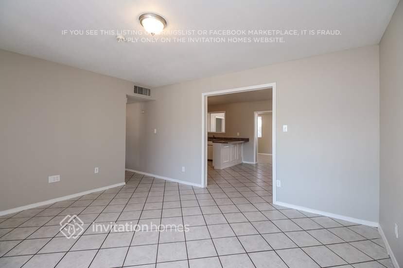 5136 N 78th Ave - Photo 6 of 23