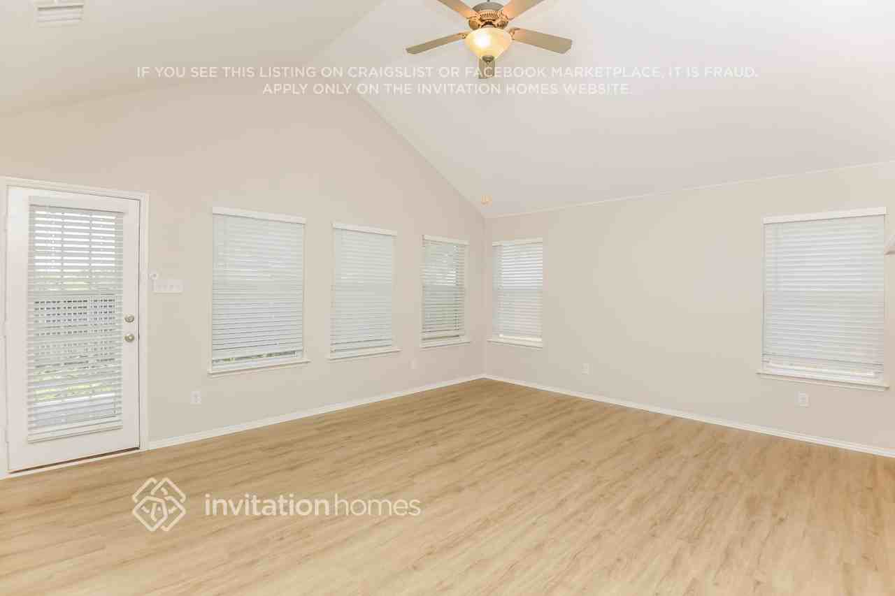 8008 Laurel Oak Dr - Photo 3 of 14