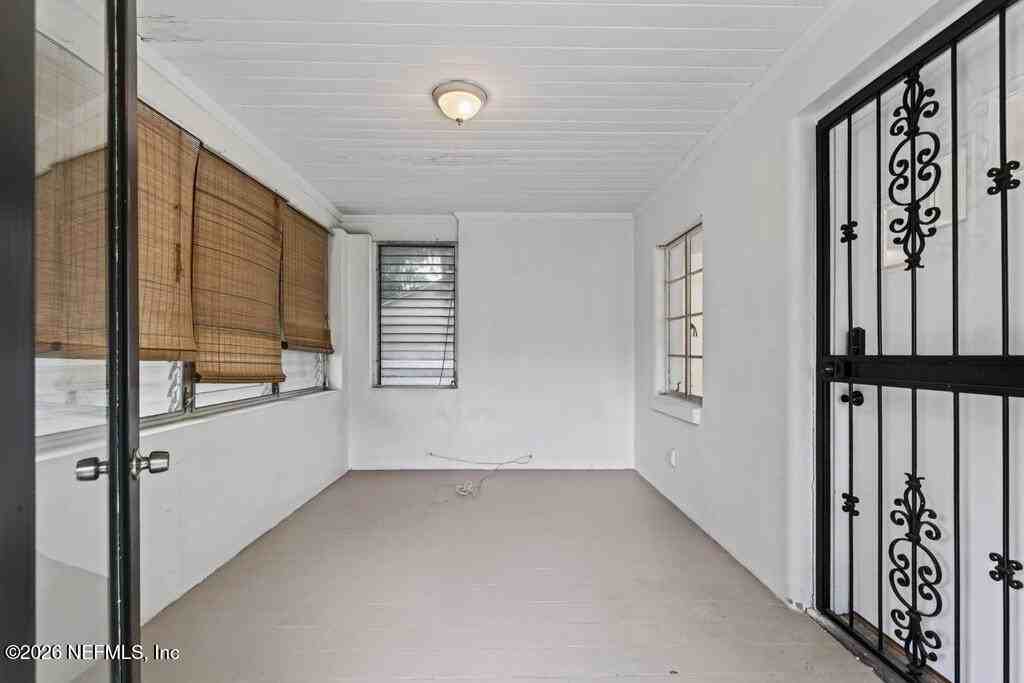 204 E 25th St - Photo 4 of 23