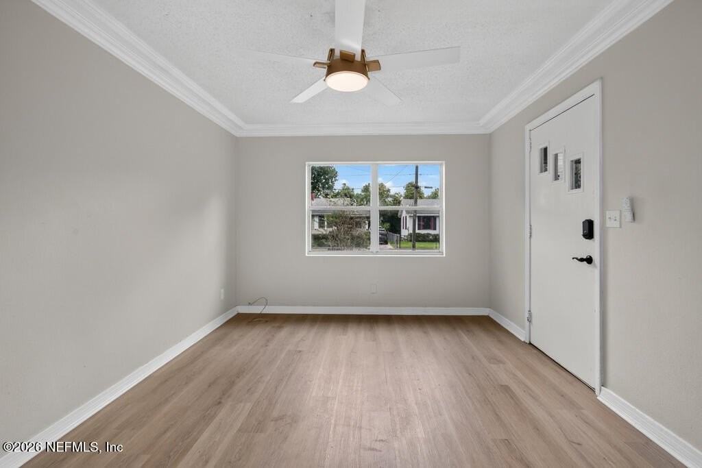 204 E 25th St - Photo 6 of 23