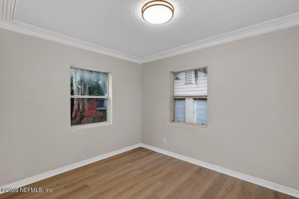 204 E 25th St - Photo 7 of 23