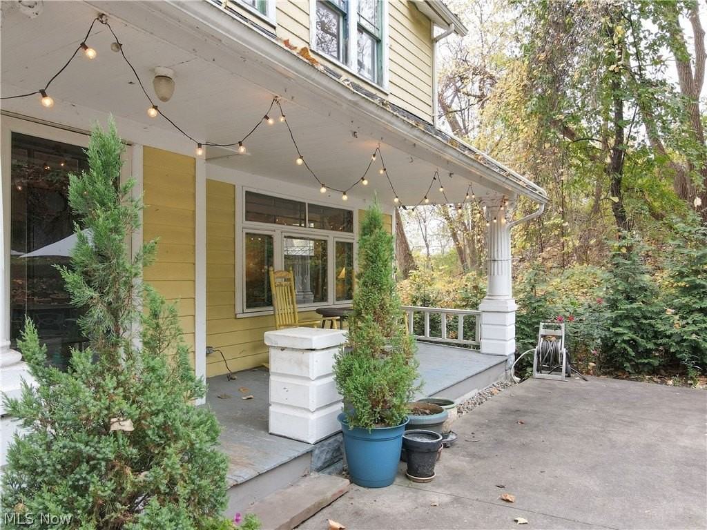 2863 W 11th St - Photo 2 of 39