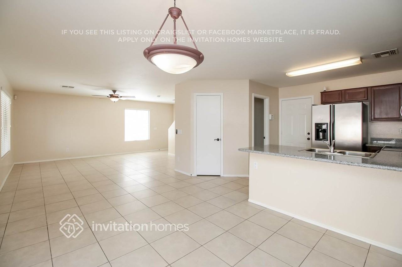 9708 E Baltimore Cir - Photo 4 of 17