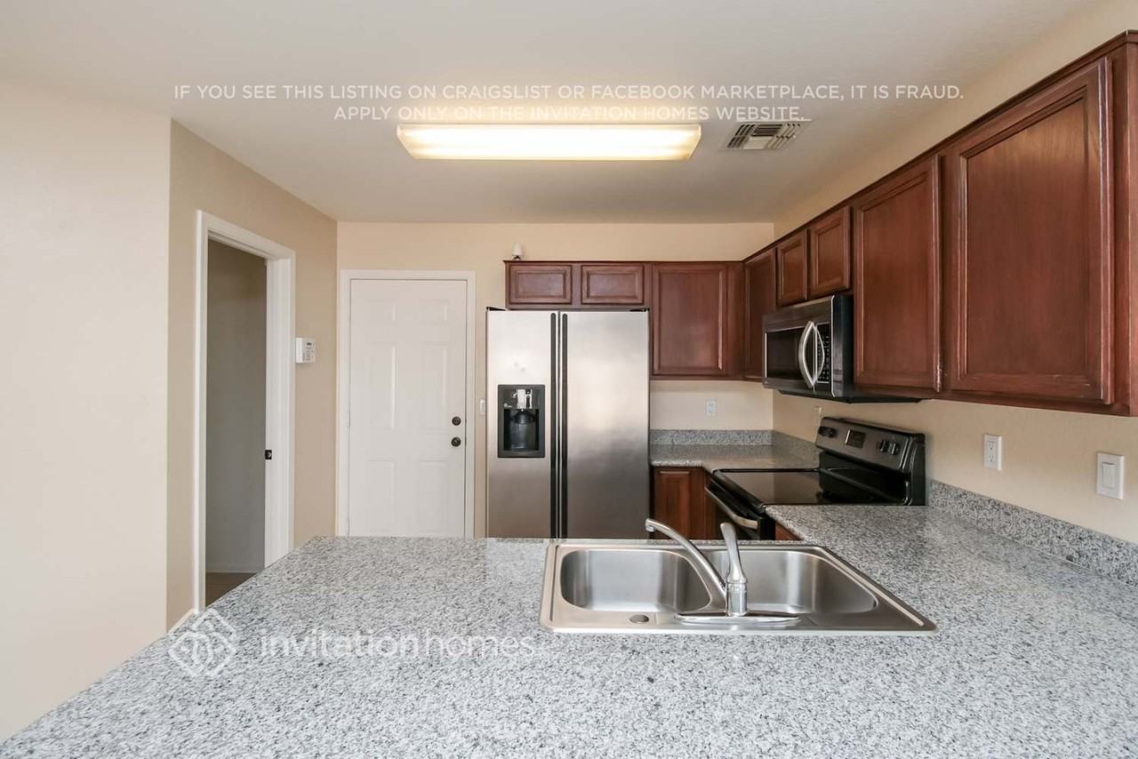 9708 E Baltimore Cir - Photo 5 of 17
