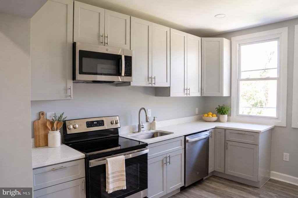 1009 Main St - Photo 3 of 14