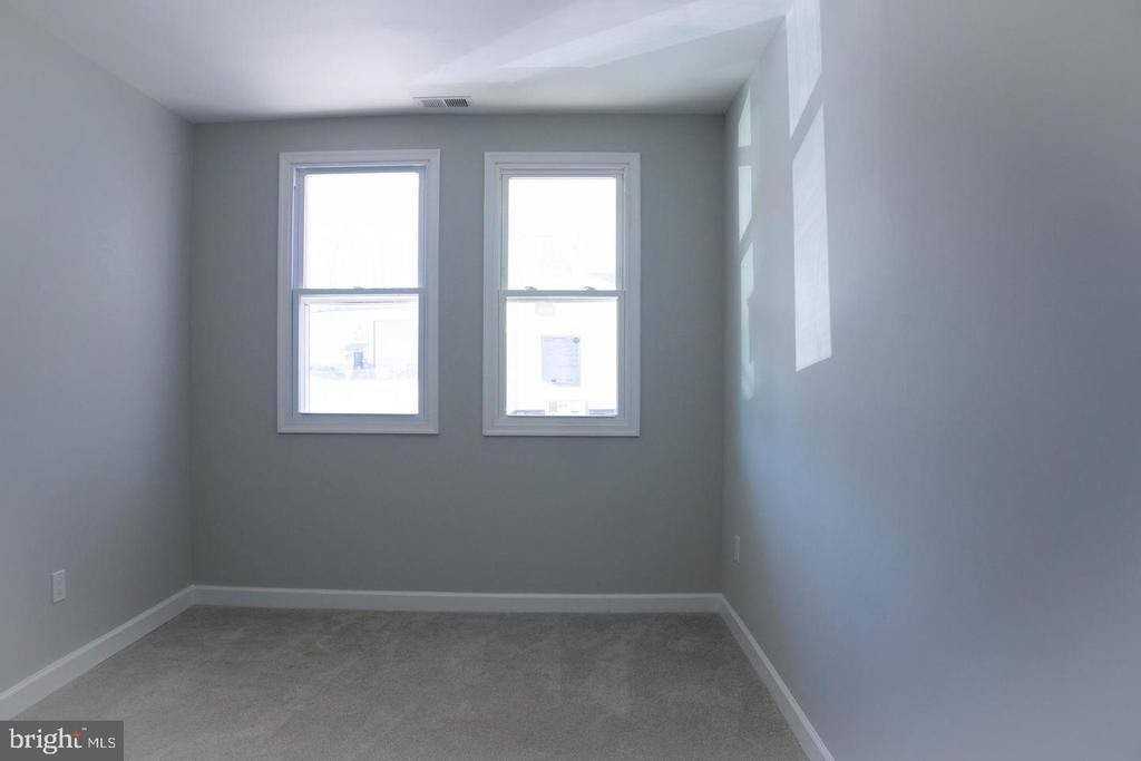 1009 Main St - Photo 4 of 14