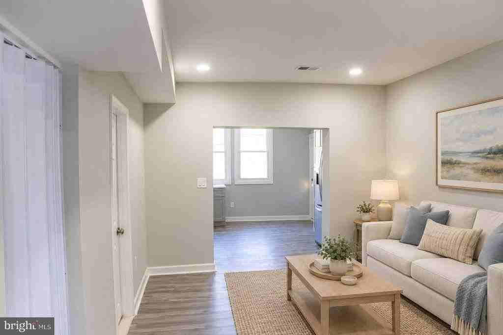 1009 Main St - Photo 5 of 14