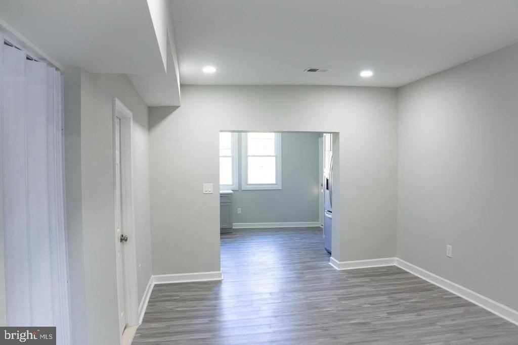 1009 Main St - Photo 6 of 14
