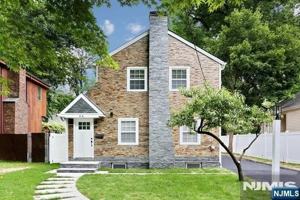 featured image of 46 Jewett Ave