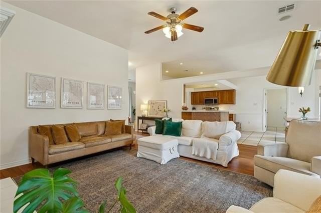 1101 Fairfield Ct - Photo 6 of 35