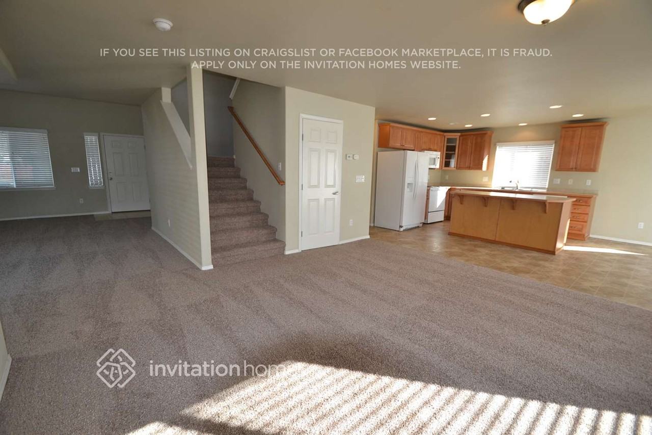 1511 Riddell Ave Ne - Photo 3 of 12