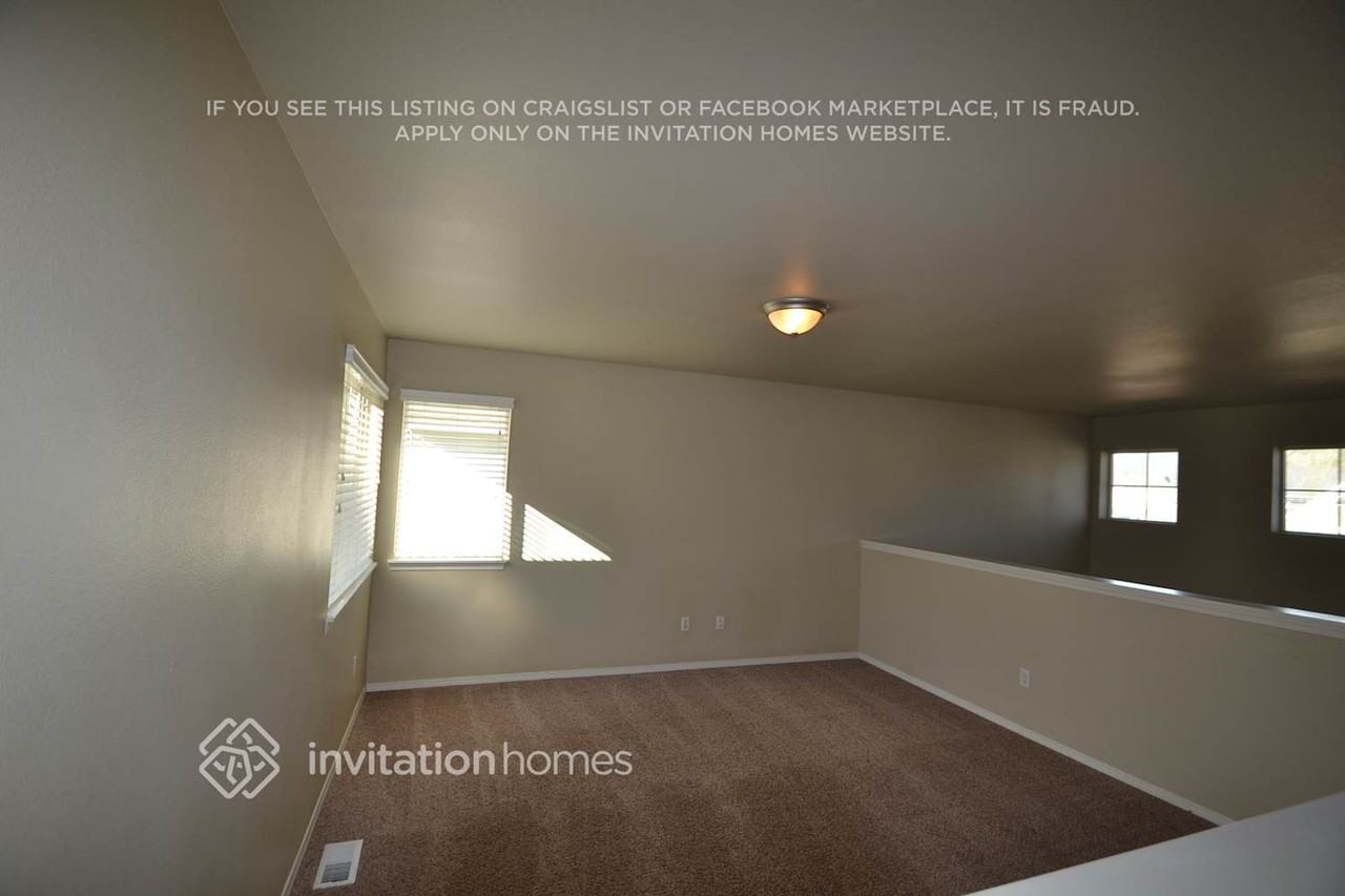1511 Riddell Ave Ne - Photo 5 of 12