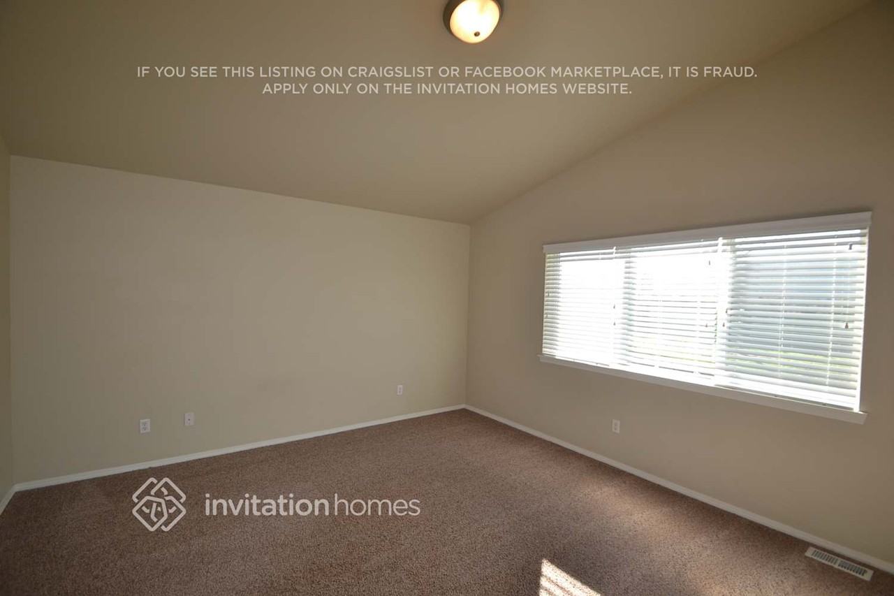 1511 Riddell Ave Ne - Photo 6 of 12